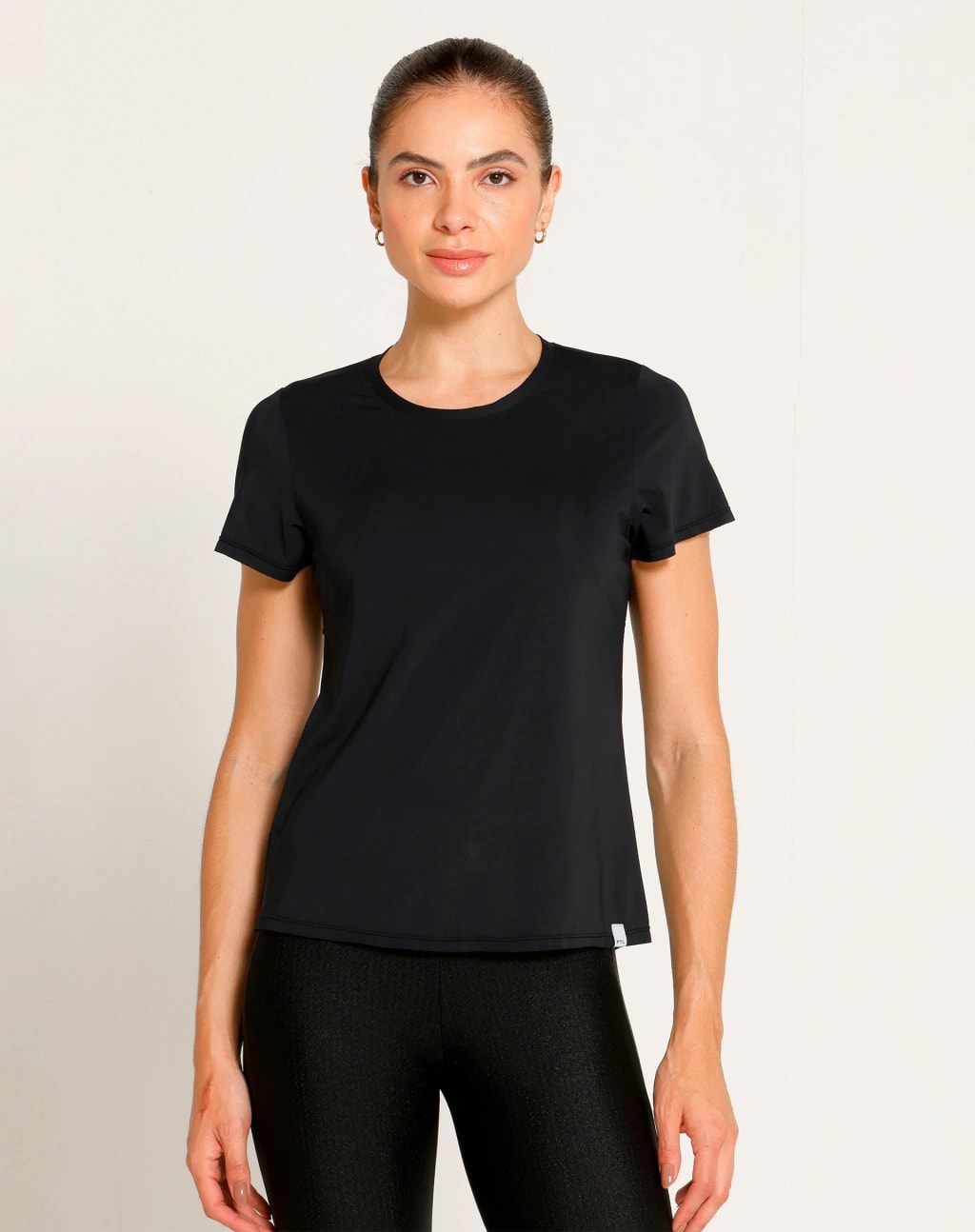 Camiseta com Abertura Costas em Poliamida - Preto
